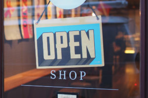 shop 300x200 - Na czym postawić sklep internetowy