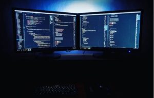 1 monitory kod 300x191 - 1 monitory kod